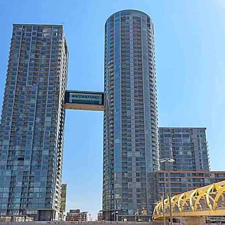 Deluxe Suite Toronto Exterior photo