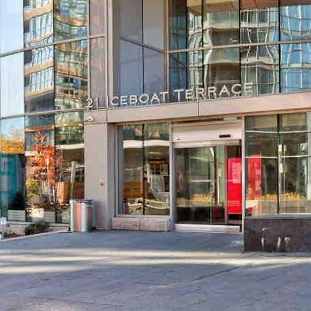 Deluxe Suite Toronto Exterior photo