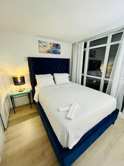Deluxe Suite Toronto Exterior photo